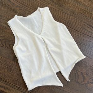 White vest/ sweater too